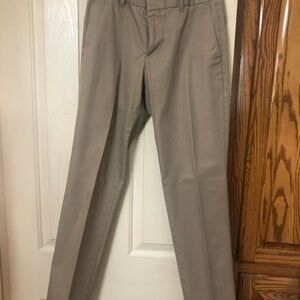 GAP Men’s Straight Chinos in Light Khaki